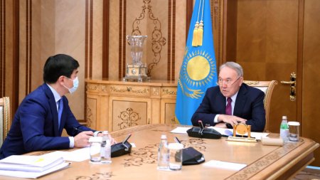 Выплатить по 50 тысяч тенге 100 тысячам семей поручил Назарбаев
