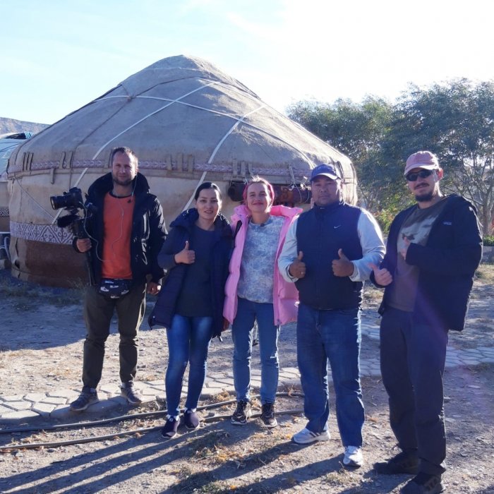 Съёмочная команда программы «Орёл и решка» посетила этноаул в Мангистау