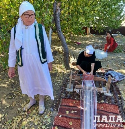 Сохраняя традиции: В мангистауских аулах изготавливают одежду из войлока и мыло из костей скота