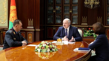 "Им там мозги промоют": Лукашенко поручил перестать признавать иностранные дипломы