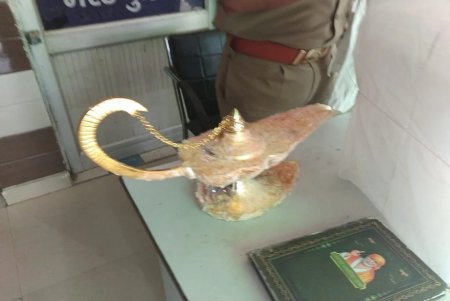Мошенники в Индии продали «лампу Аладдина» за 335 тысяч долларов
