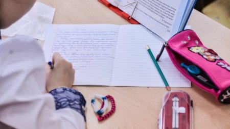 В казахстанские школы вернут "Букварь"