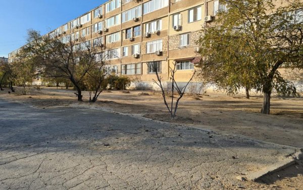 Власти Актау пообещали восстановить лавочки в аллее 11 микрорайона