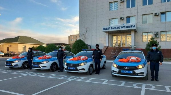 Полицейские автомобили проверили в Актау