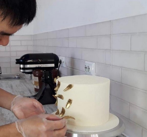 История успеха: Кондитер из Жанаозена планирует бесплатно обучить безработную молодежь