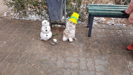 Какой снег такие и снеговики 