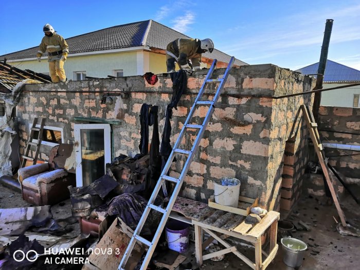 О вызволении детей из запертых квартир рассказали спасатели Актау