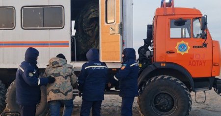 В Мангистау семь человек на лодке провели в открытом море трое суток