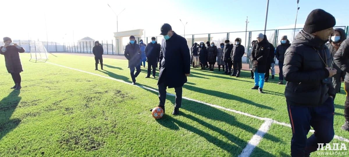 Библиотеку и стадион открыли в Мангистауском районе