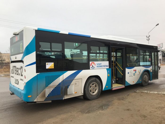 В Актау проводится дезинфекция в автобусах