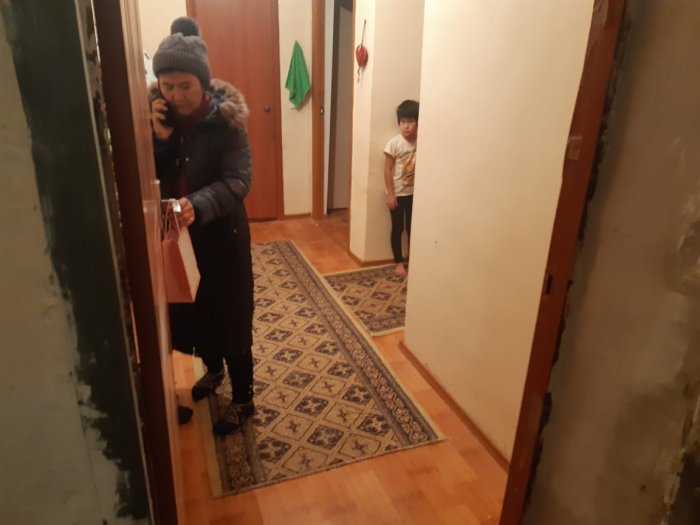 За неделю спасатели Актау вызволили четырех детей из запертых квартир
