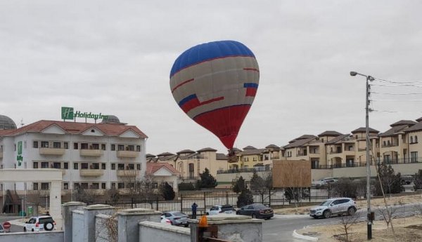Воздушный шар над Каспием в Актау сняли на видео