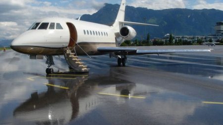 Канцелярия премьер-министра потратит 516 млн тенге на год полетов на самолете для VIP-персон