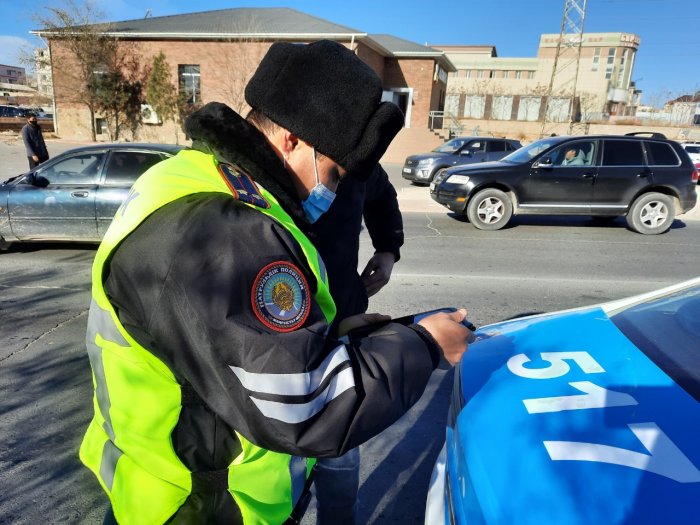 Водителей Мангистау просят быть предельно внимательными на дорогах