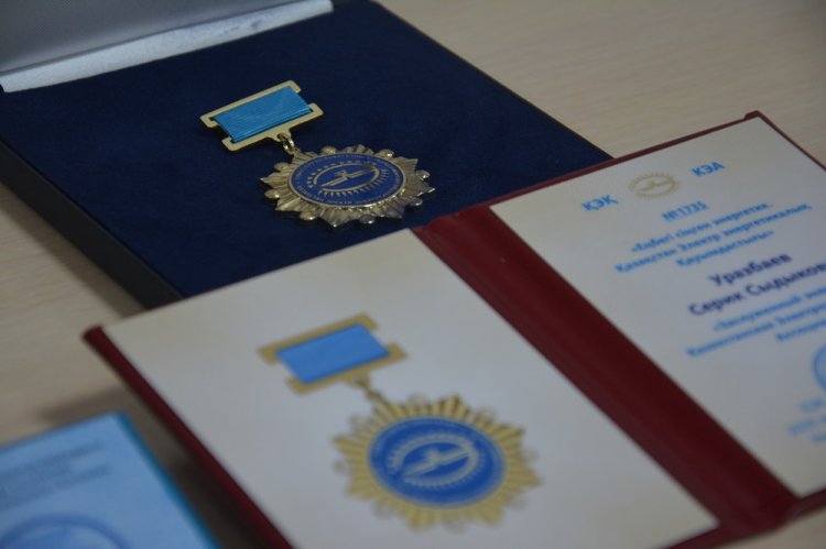 Работникам АО «МРЭК» вручены заслуженные награды ко Дню энергетика