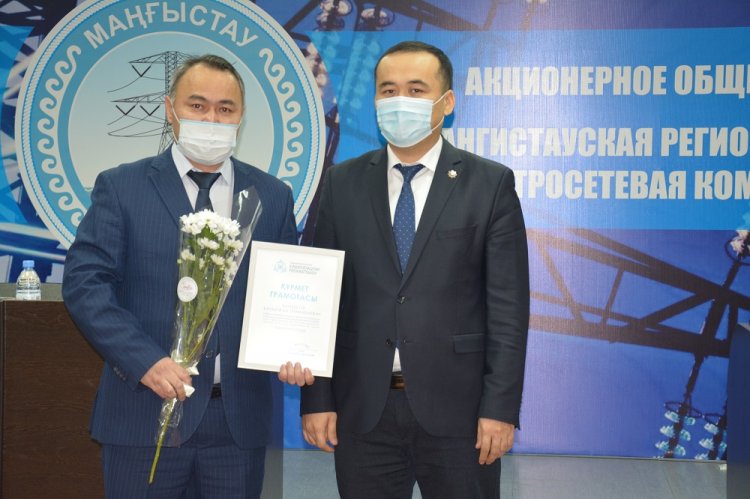 Работникам АО «МРЭК» вручены заслуженные награды ко Дню энергетика