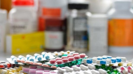 Цены на антиковидные препараты в аптеках снижаются на 27 процентов