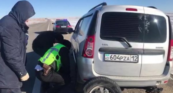 Полицейские не дали замёрзнуть водителям в Мангистау