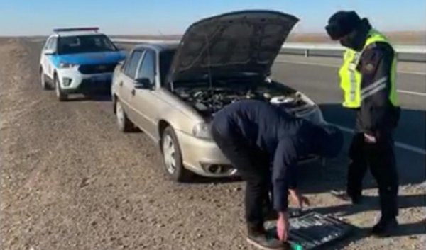 Полицейские не дали замёрзнуть водителям в Мангистау