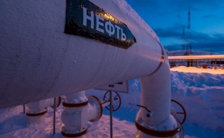 Казахстан из-за морозов остановил транзит нефти через Россию
