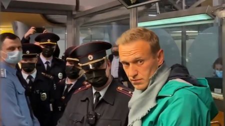Навального задержали при прохождении паспортного контроля в Шереметьево