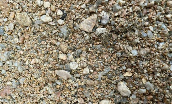 Под каменным дождем: Водители Актау жалуются на «обстрелы» дорожников