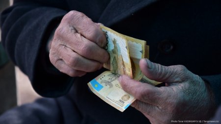 Снизить пенсионный возраст до 60 лет предложили в Казахстане
