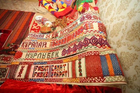 Пенсионерка из Мангистау изготавливает изделия из войлока по старинным технологиям