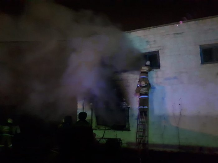 При пожаре в одном из сел Мангистау пострадал 20-летний гражданин Узбекистана