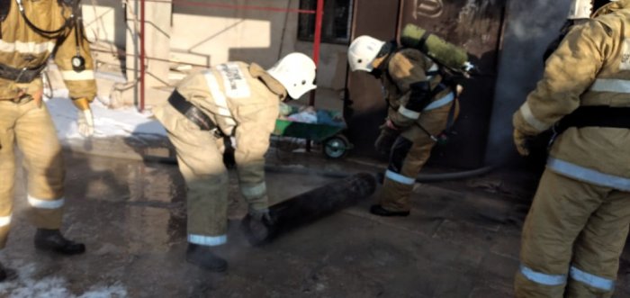 При пожаре в одном из сел Мангистау пострадал 20-летний гражданин Узбекистана