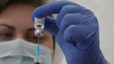 Семь пожилых людей умерли после получения вакцины, которую собирается закупать Казахстан