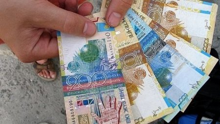 Казахстанцы берут онлайн-займы, чтобы дожить до зарплаты