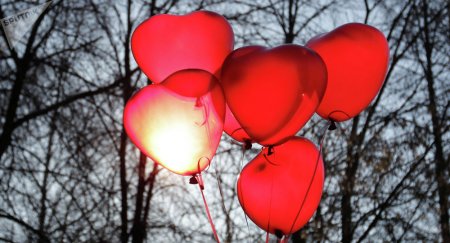 Казахстанцы забыли об этом празднике: сжигавший валентинки депутат о Дне влюбленных