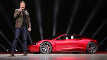 Илон Маск планирует выпустить летающую Tesla в 2022 году