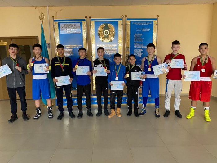 На западном зональном чемпионате Казахстана юные боксёры из Мангистау завоевали 16 медалей
