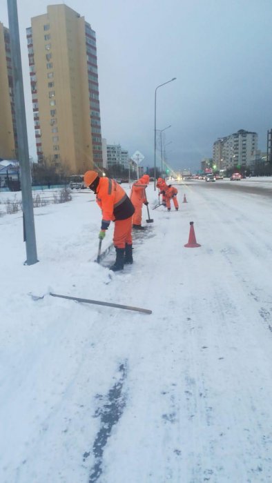 В Актау уборкой снега занимаются девять единиц спецтехники и 36 работников ТОО «Кала жолдары»