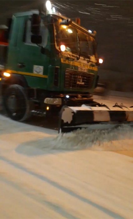В Актау уборкой снега занимаются девять единиц спецтехники и 36 работников ТОО «Кала жолдары»