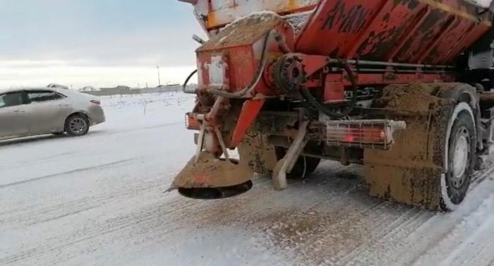 В Актау уборкой снега занимаются девять единиц спецтехники и 36 работников ТОО «Кала жолдары»