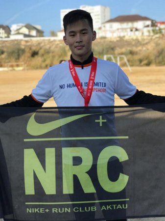 Школьник из Актау за год пробежал 1661 километр