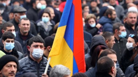 Несколько тысяч человек вышли на митинг оппозиции в Ереване