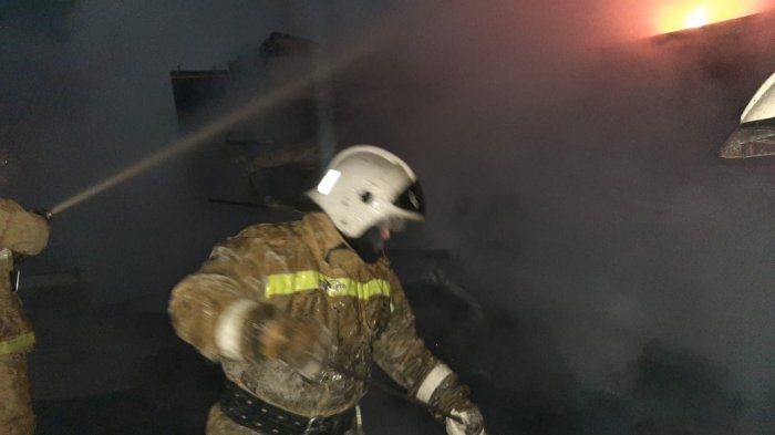 Фура из Азербайджана сгорела на трассе в Бейнеу