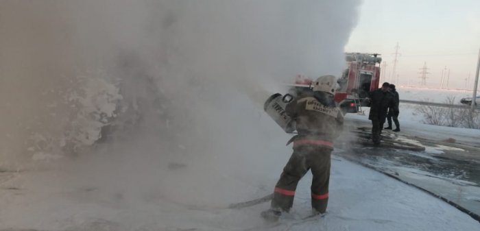 Фура из Азербайджана сгорела на трассе в Бейнеу