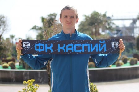 ФК «Каспий» заключил контракты с восемью игроками