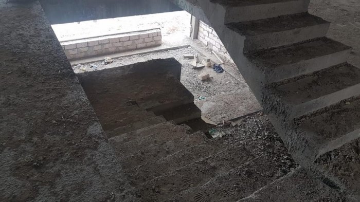 В общественный туалет превратился недостроенный объект в 15 микрорайоне Актау