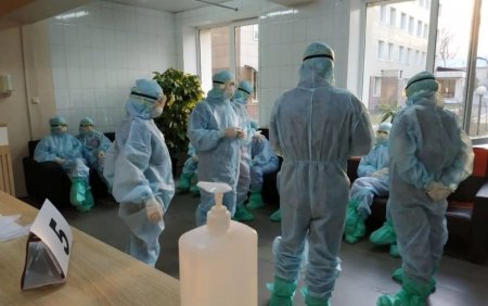 Миллионы расхитили на надбавках и компенсациях медикам за год пандемии в РК