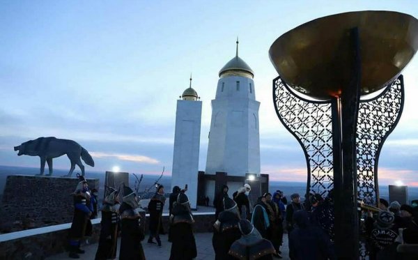 Амал күні құтты болсын! На горе Отпан зажгли «Огонь единства»