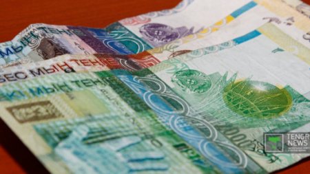 Бессрочный период обмена банкнот «с рукой» установили в Казахстане