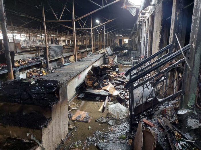 Появились фото последствий пожара на рынке «Волна» в 5 микрорайоне Актау