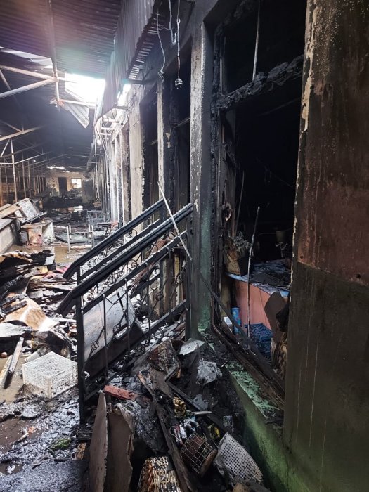 Появились фото последствий пожара на рынке «Волна» в 5 микрорайоне Актау