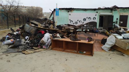 На рынке «Волна» в Актау начали уборку после пожара